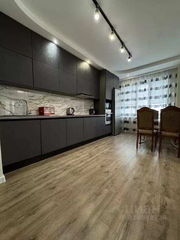 2-к кв. Татарстан, Казань ул. Фатыха Амирхана, 14Б (90.0 м) - Фото 0