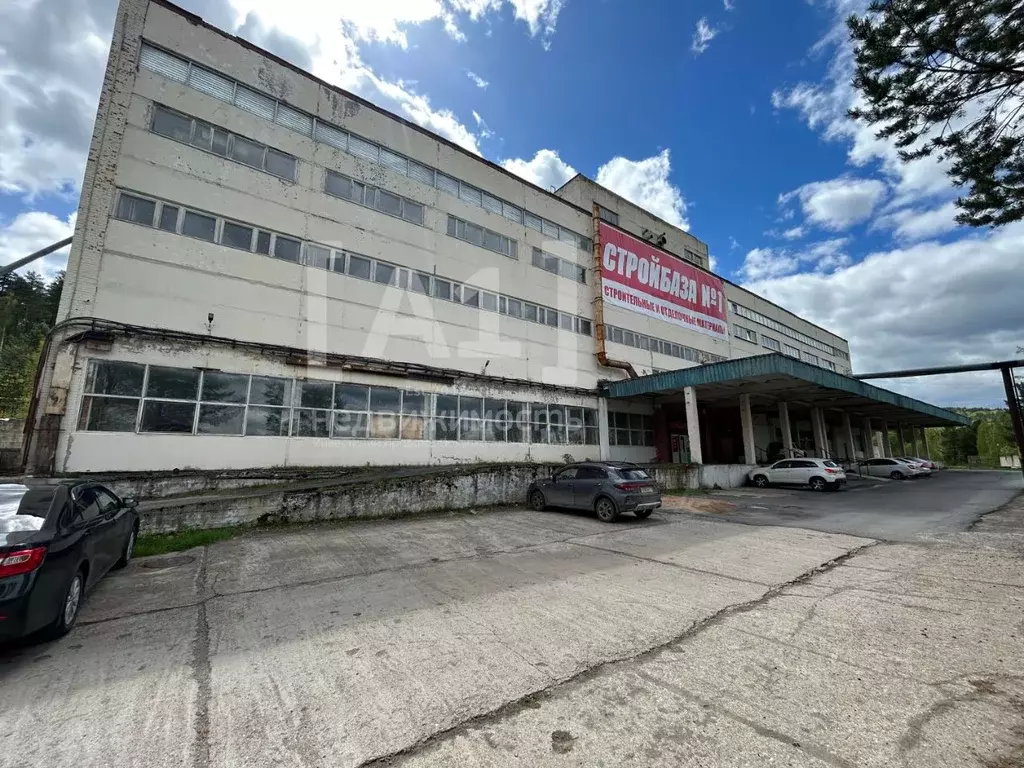 Торговая площадь в Челябинская область, Трехгорный Заречная ул., 15а ... - Фото 0