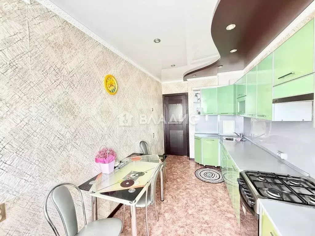 3-комнатная квартира: Нижнекамск, улица Рифката Гайнуллина, 16 (76 м) - Фото 2