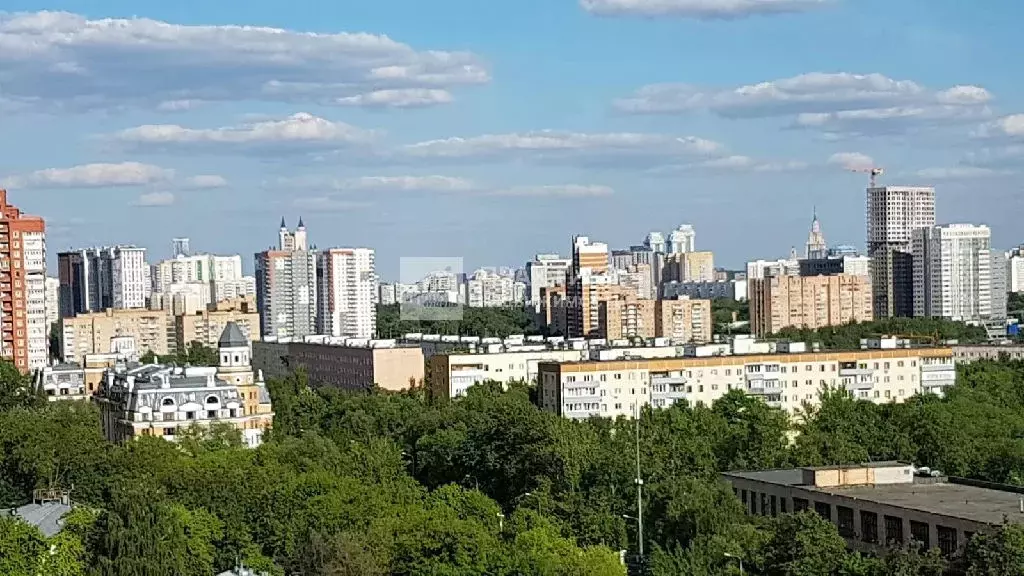 Продается 4-комнатная квартира - Фото 1