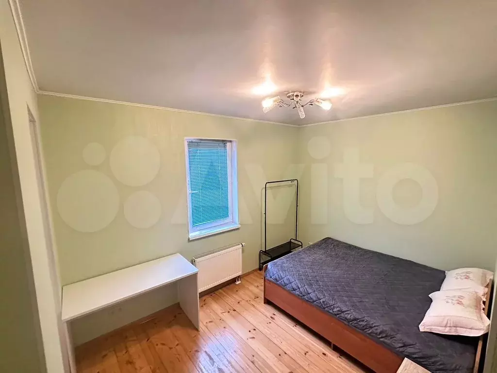 Комната 17 м в 4-к., 2/2 эт. - Фото 1
