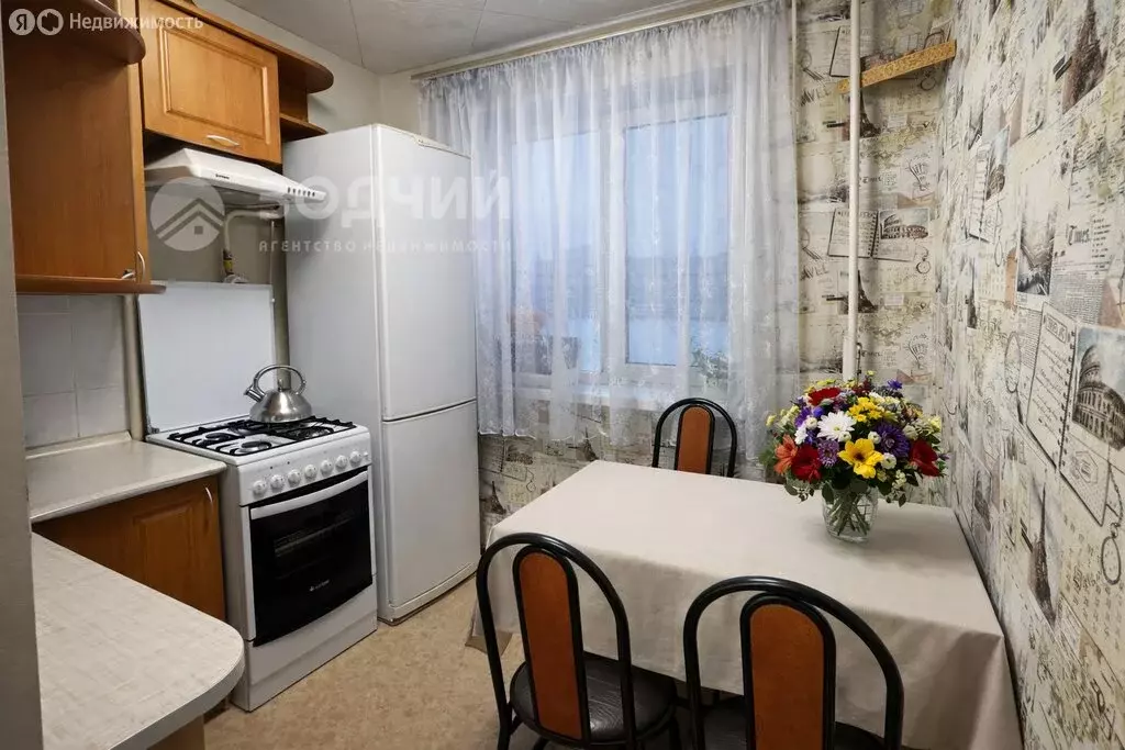 3-комнатная квартира: Новочебоксарск, Солнечная улица, 8 (58 м) - Фото 1