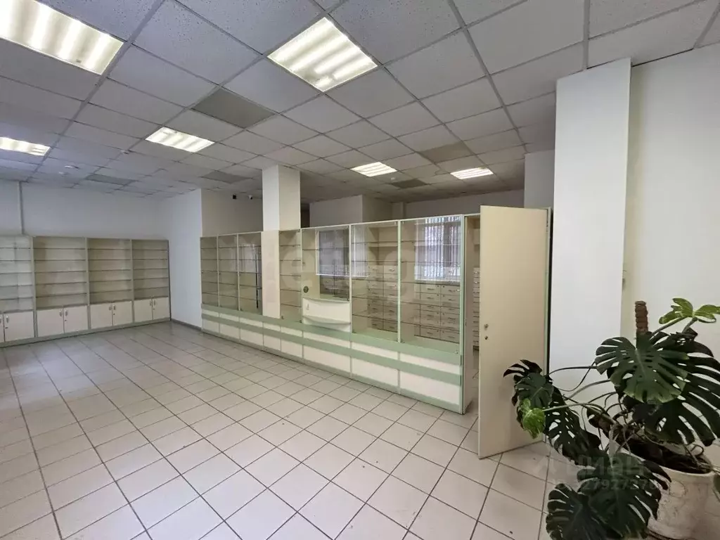 Помещение свободного назначения в Тюменская область, Тюмень ул. 50 лет ... - Фото 1