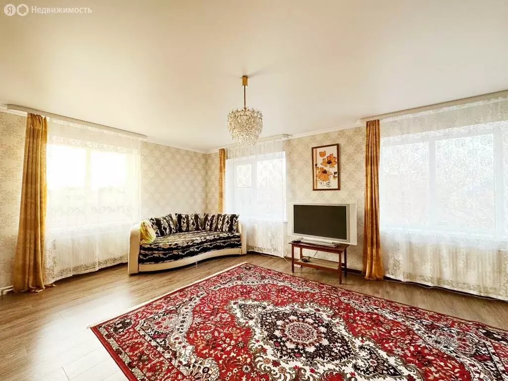 Дом в Гулькевичи, улица Короткова (285 м) - Фото 1