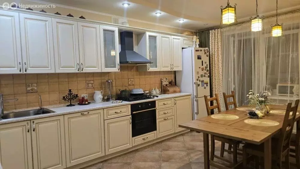 3-комнатная квартира: Йошкар-Ола, улица Петрова, 28 (90 м) - Фото 1