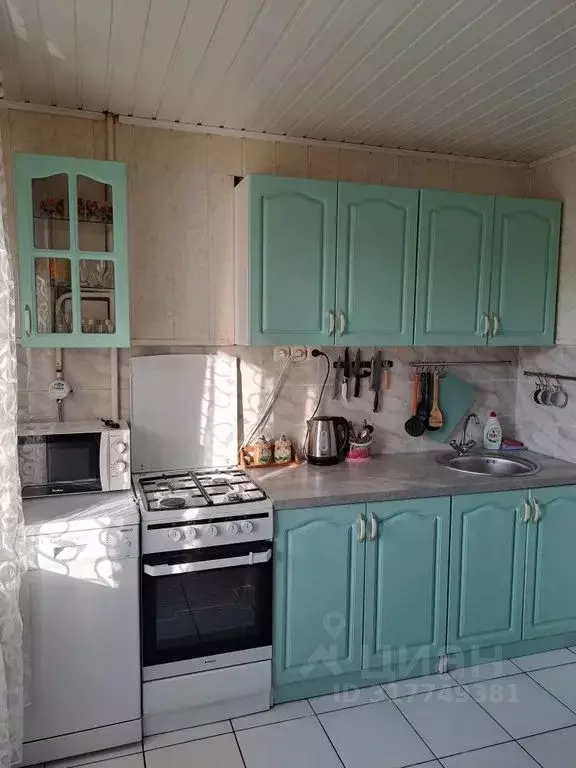 2-к кв. Псковская область, Пушкинские Горы рп ул. Ленина, 20 (53.0 м) - Фото 0
