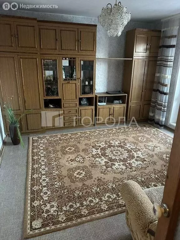 3-комнатная квартира: Барнаул, микрорайон Докучаево, улица Шукшина, ... - Фото 1