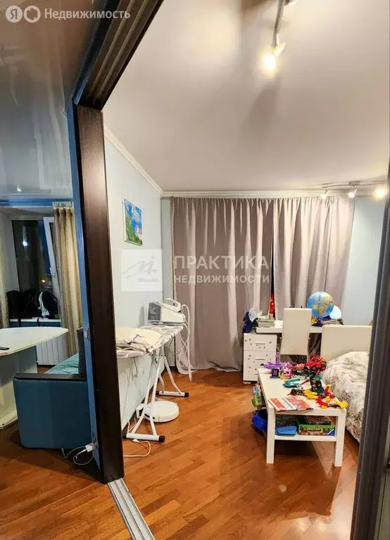 3-комнатная квартира: Москва, улица Маршала Бирюзова, 9 (56 м) - Фото 1