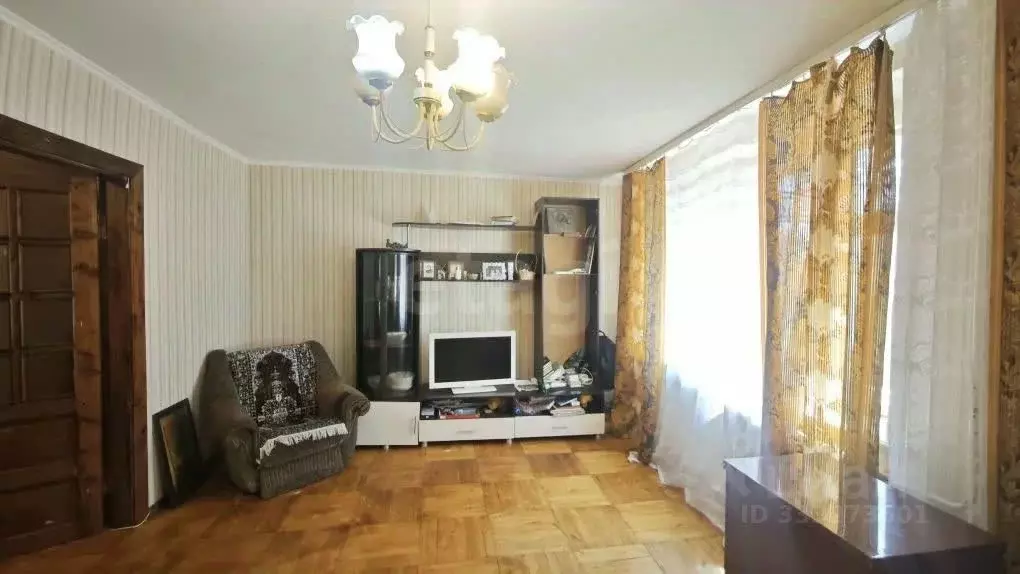 3-к кв. Ленинградская область, Кириши Комсомольская ул., 8 (78.6 м) - Фото 1