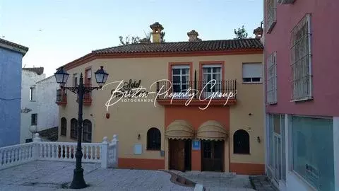 Commercial Property in Pueblo Nuevo , Cadiz - Фото 1