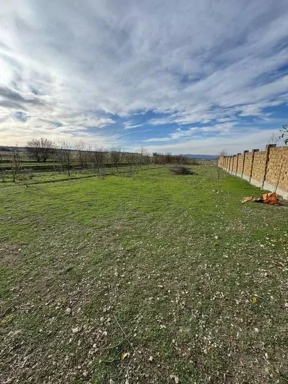 Участок в Крым, Симферопольский район, Чистенское с/пос, с. Левадки  ... - Фото 2