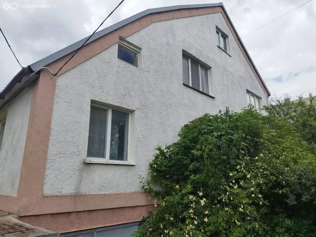 Дом в село Мирное, Южная улица, 86 (250 м) - Фото 1