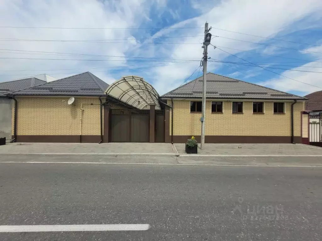 Дом в Кабардино-Балкария, Баксан ул. Защитников, 179 (300 м) - Фото 1