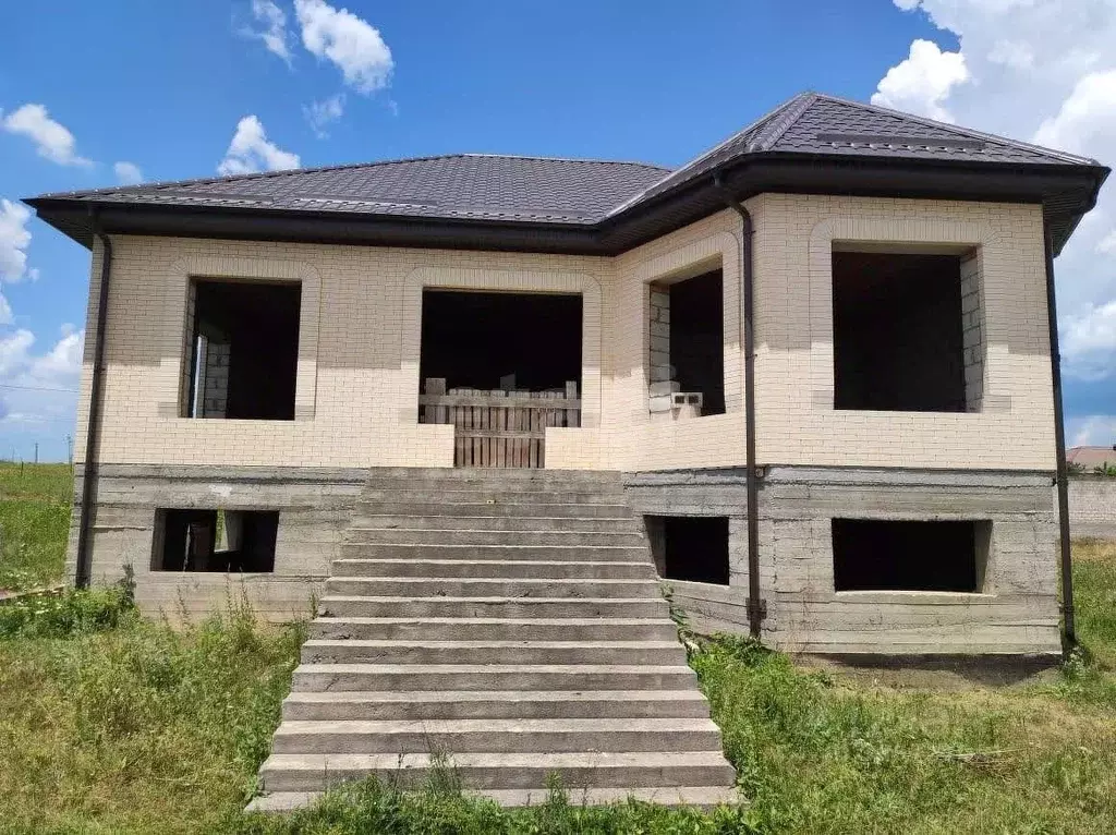 Дом в Ингушетия, Назрань ул. Калмыцкая (300 м) - Фото 1