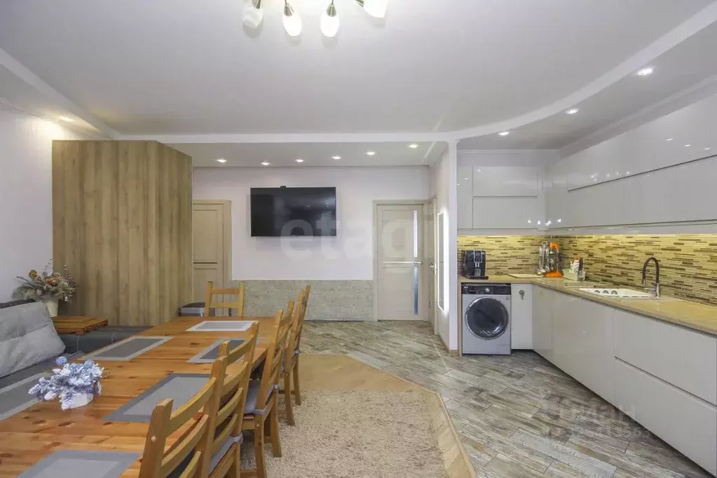 3-к кв. Омская область, Омск ул. Крупской, 14к2 (76.3 м) - Фото 1