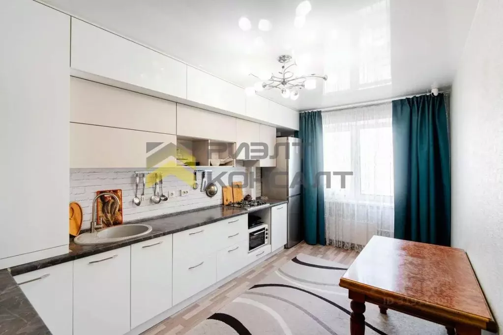 3-к кв. Омская область, Омск проезд 1-й Амурский, 9к1 (70.0 м) - Фото 1