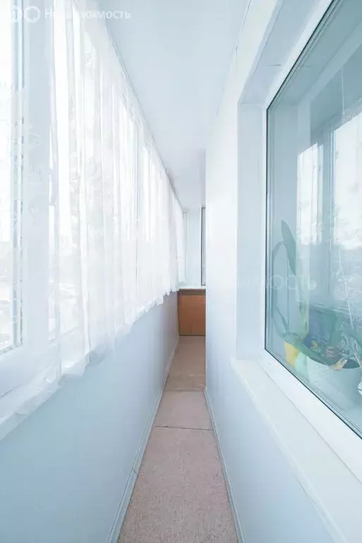 4-комнатная квартира: Тюмень, улица Мельникайте, 135 (81.9 м) - Фото 1