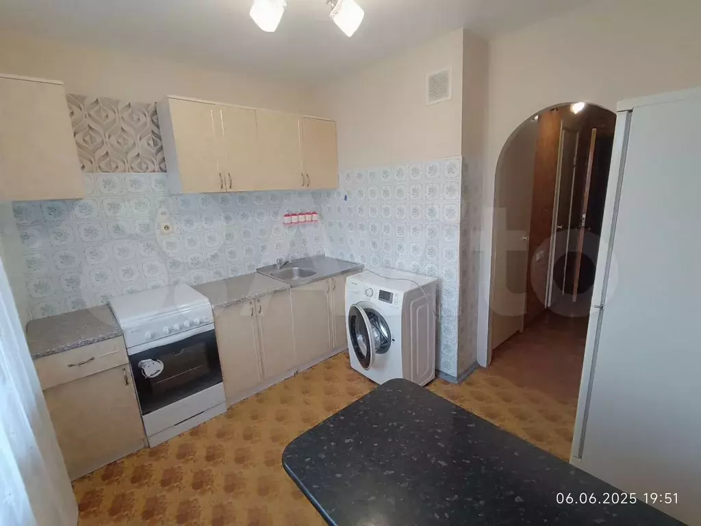 1-к. квартира, 32 м, 8/9 эт. - Фото 0