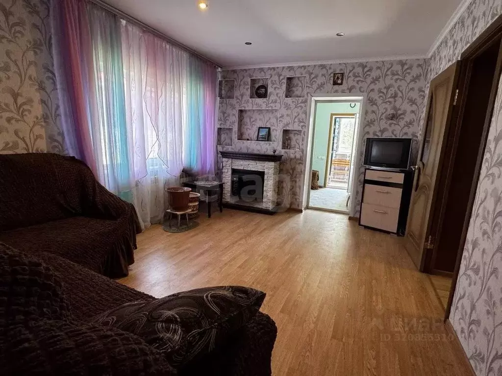 Дом в Брянская область, Жуковский муниципальный округ, с. Ржаница ул. ... - Фото 1