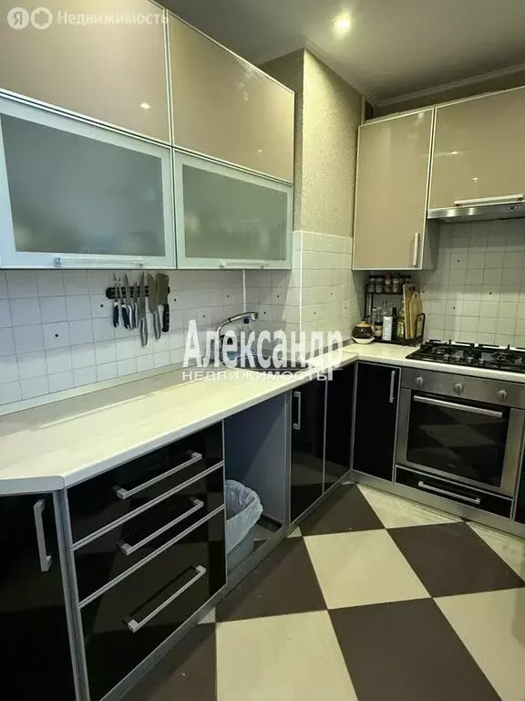 2-комнатная квартира: деревня Малое Карлино, 20 (49.8 м) - Фото 1