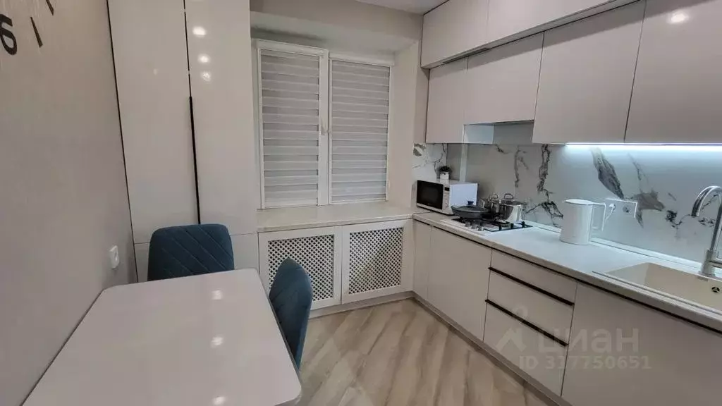 2-к кв. Крым, Евпатория ул. 60 лет ВЛКСМ, 10 (50.0 м) - Фото 0