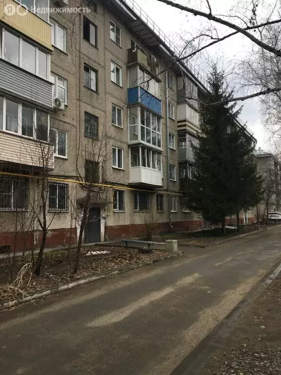 3-комнатная квартира: Новоалтайск, улица Космонавтов, 8 (54 м) - Фото 1