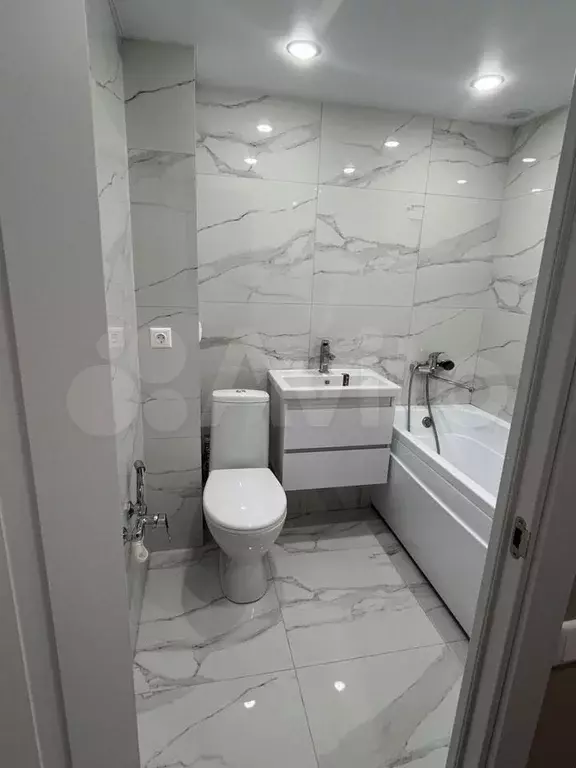 10 и более-к. квартира, 38 м, 13/14 эт. - Фото 0