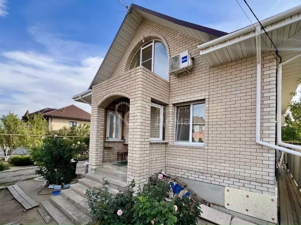 Дом в Волгоградская область, Волгоград ул. Ракетчиков (220 м) - Фото 1