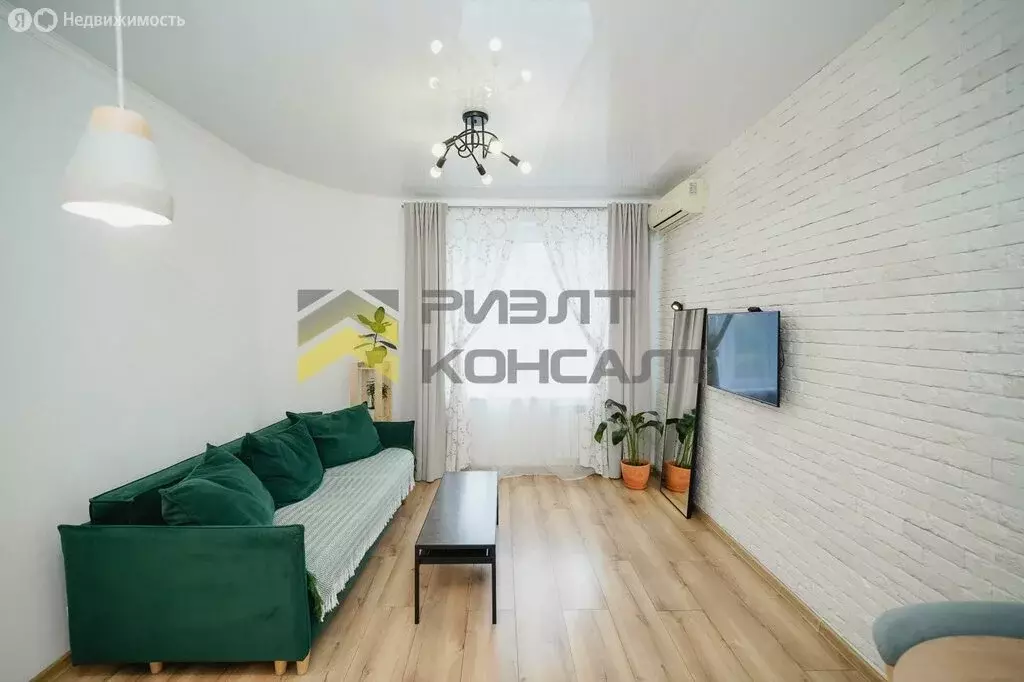 2-комнатная квартира: Омск, проспект Комарова, 15к4 (42.8 м) - Фото 1