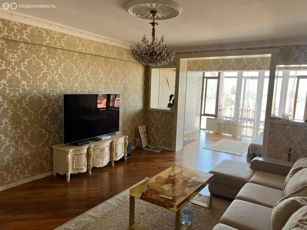 2-комнатная квартира: Махачкала, улица Чеэрова, 26к1 (107 м) - Фото 0