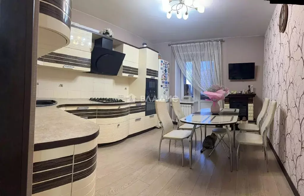 Продается 4-комнатная квартира - Фото 1