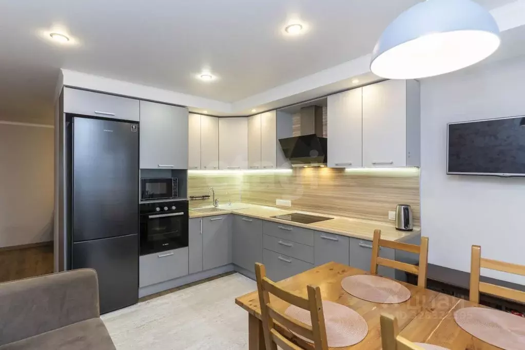 2-к кв. Тюменская область, Тюмень ул. Павла Шарова, 3 (67.7 м) - Фото 1