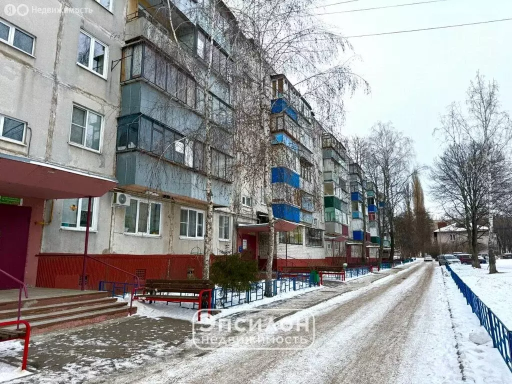 3-комнатная квартира: Курск, 1-й Аэродромный переулок, 8 (61.6 м) - Фото 1