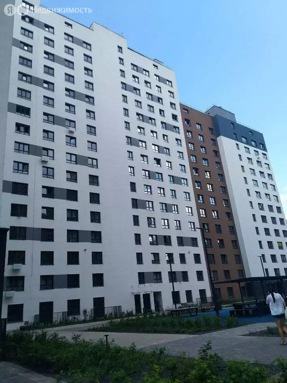 3-комнатная квартира: Красноярск, Апрельская улица, 9А (78.8 м) - Фото 1