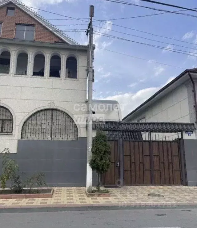 Дом в Кабардино-Балкария, Нальчик ул. Настуева, 9 (380 м) - Фото 1