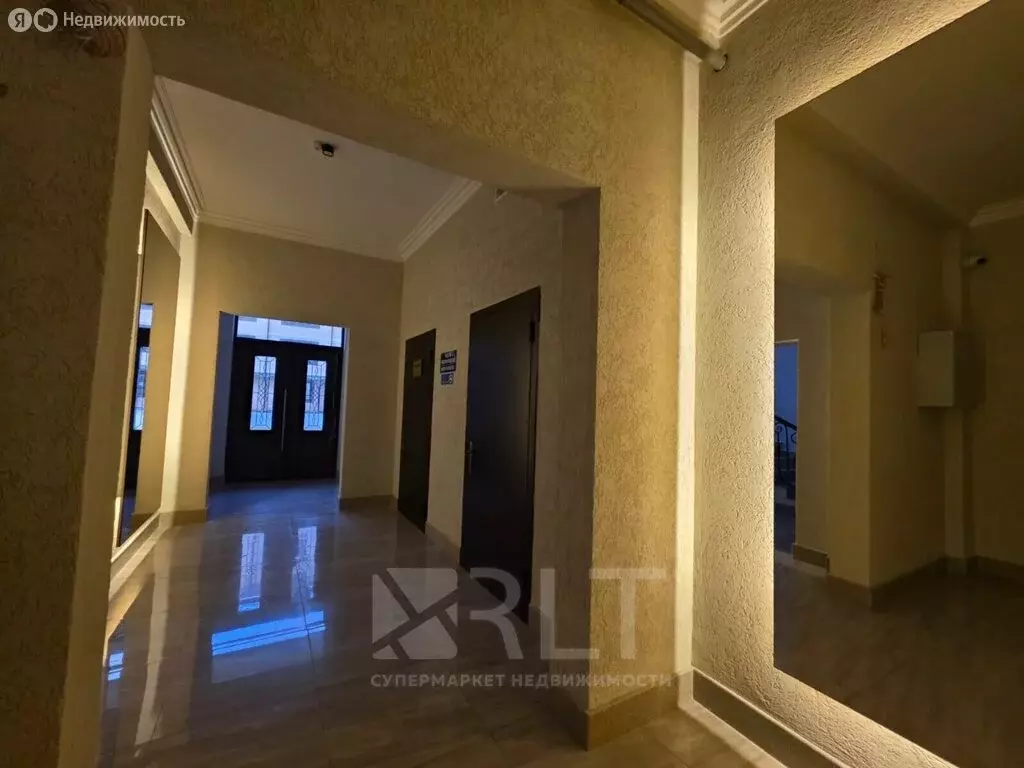 4-комнатная квартира: Махачкала, улица Дахадаева, 35 (184 м) - Фото 1