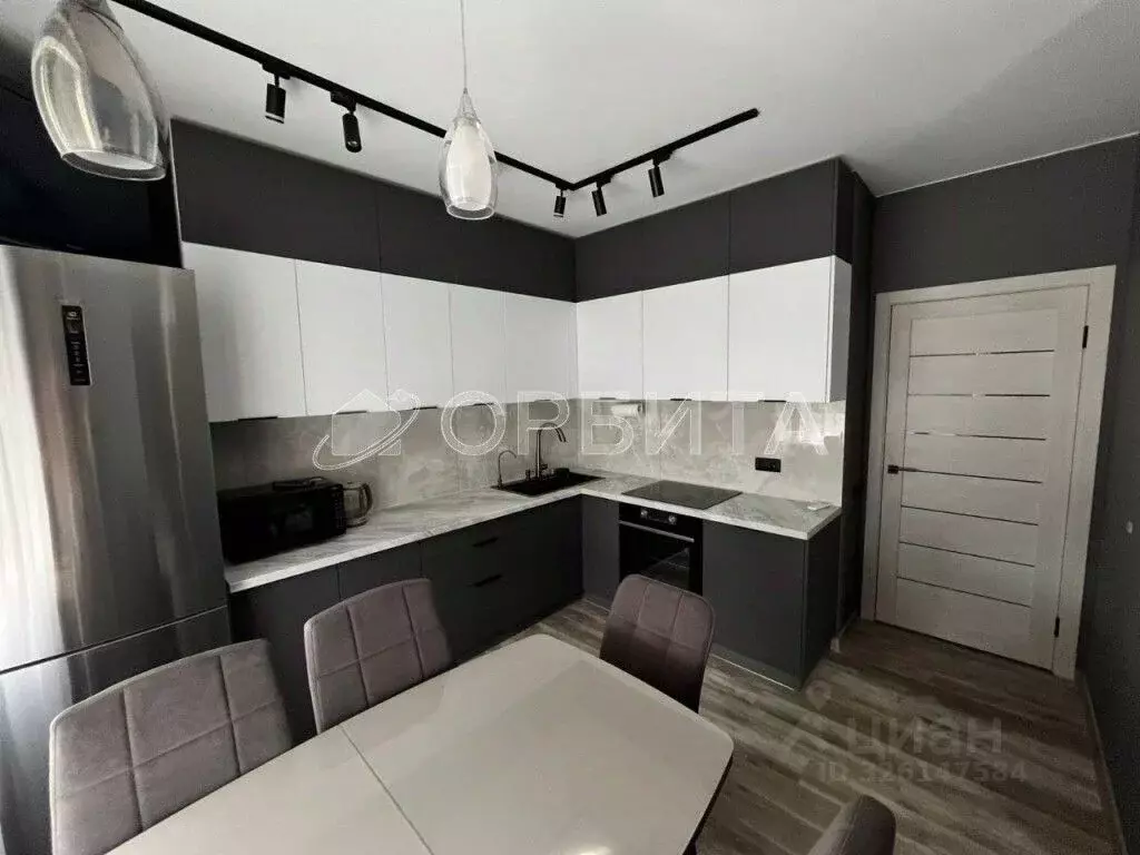 3-к кв. Тюменская область, Тюмень ул. Фармана Салманова, 23 (62.8 м) - Фото 1