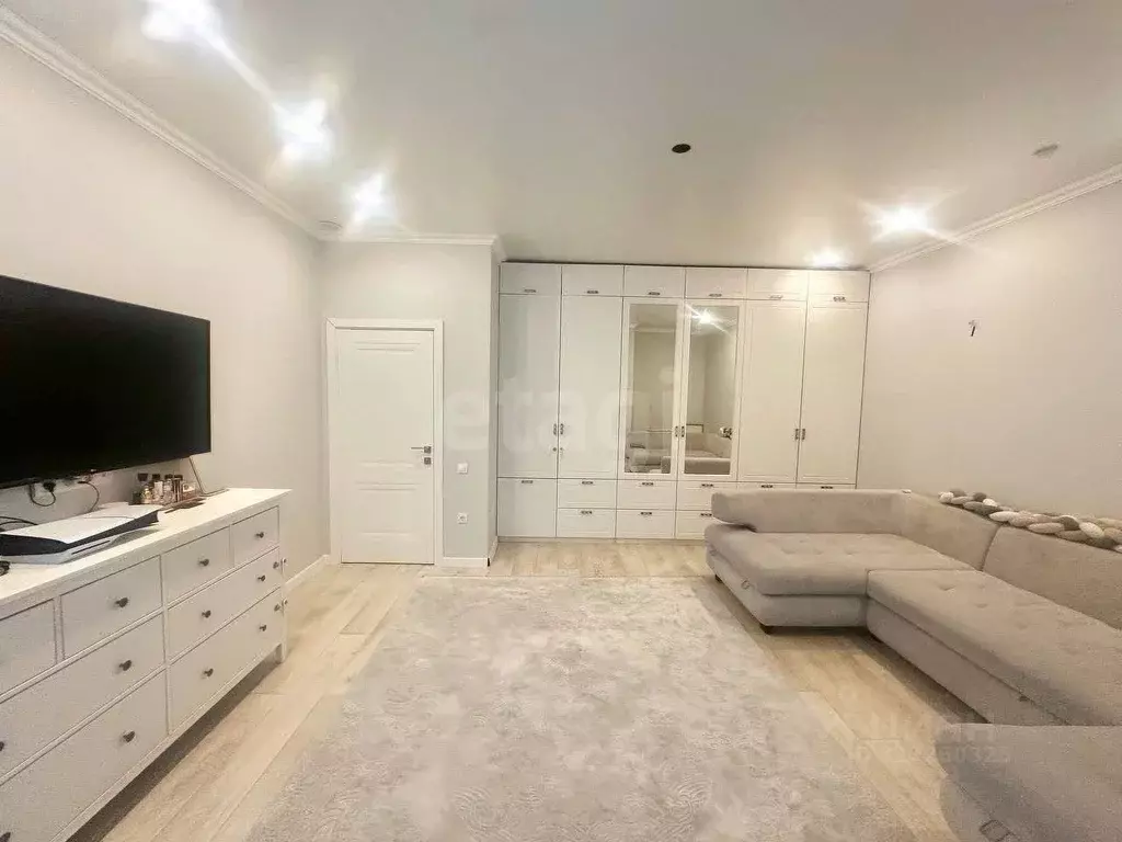 2-к кв. Ямало-Ненецкий АО, Новый Уренгой Строителей мкр, 7/2 (76.9 м) - Фото 1