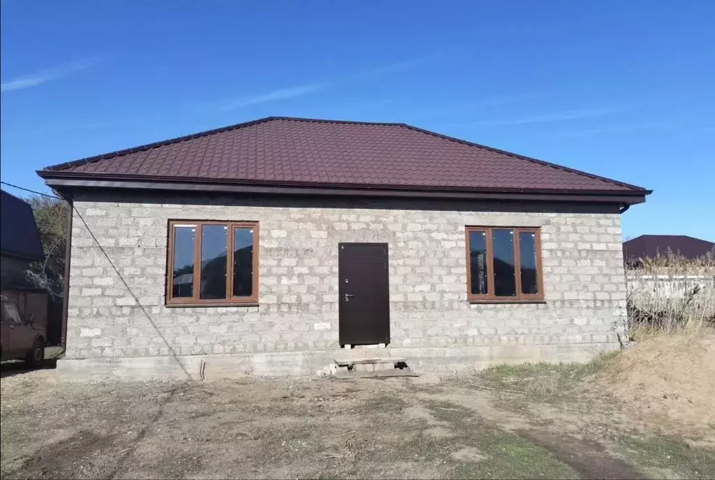 Дом в Астраханская область, Астрахань Аэропортовский пер. (110 м) - Фото 1