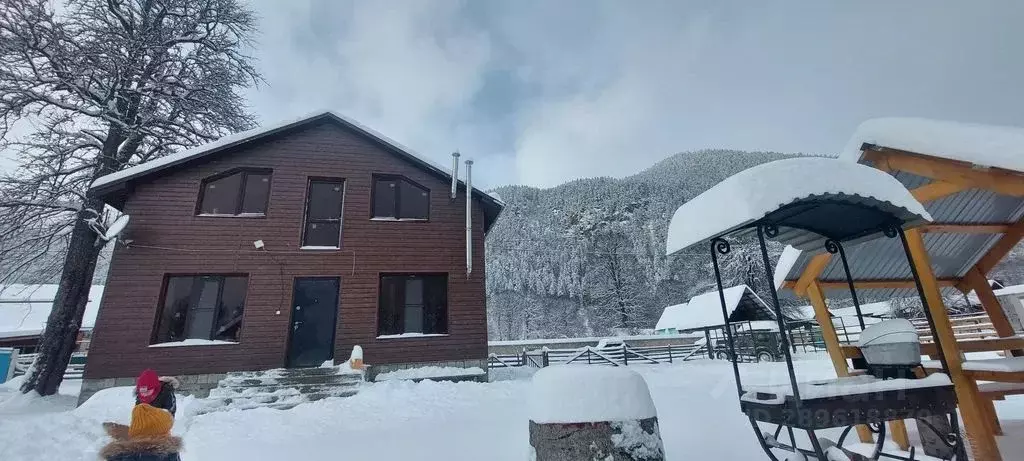 Дом в Карачаево-Черкесия, Зеленчукский район, с. Архыз ул. Курджиева, ... - Фото 0