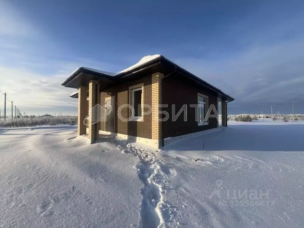 Дом в Тюменская область, Тюменский муниципальный округ, д. Малиновка  ... - Фото 1