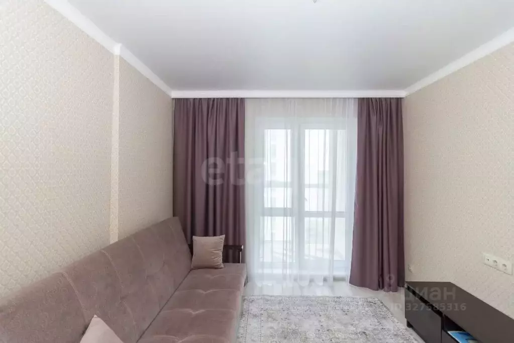 3-к кв. Тюменская область, Тюмень Интернациональная ул., 199к8 (65.6 ... - Фото 1