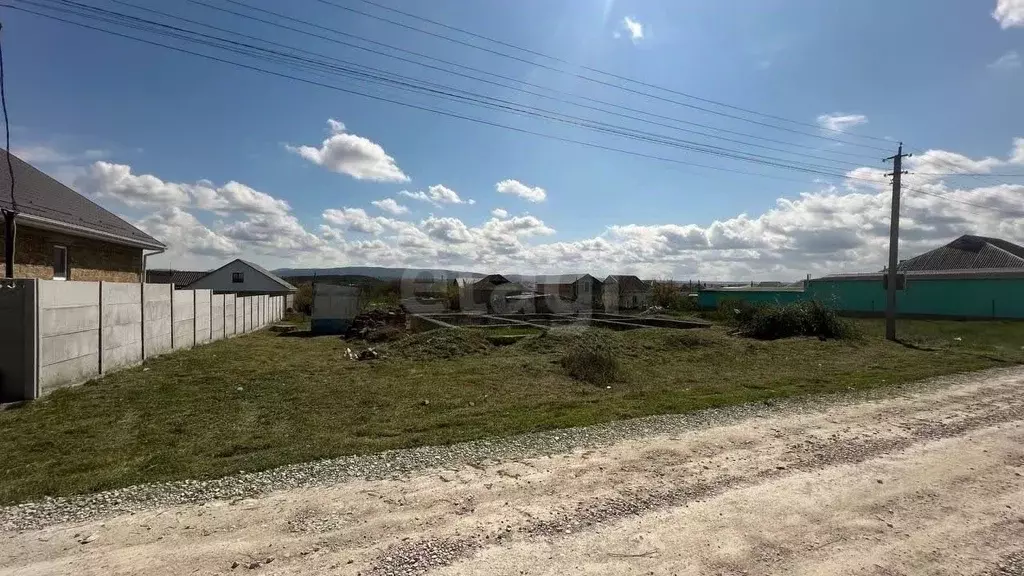 Участок в Крым, Белогорск ул. Арзу, 12 (8.0 сот.) - Фото 1