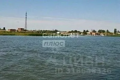 Дом в Астраханская область, Икрянинский район, с. Оранжереи ул. ... - Фото 1