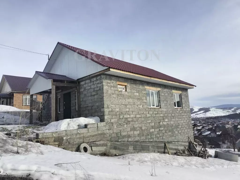 Дом в Алтай, Горно-Алтайск ул. П.Л. Казанцева (100 м) - Фото 1