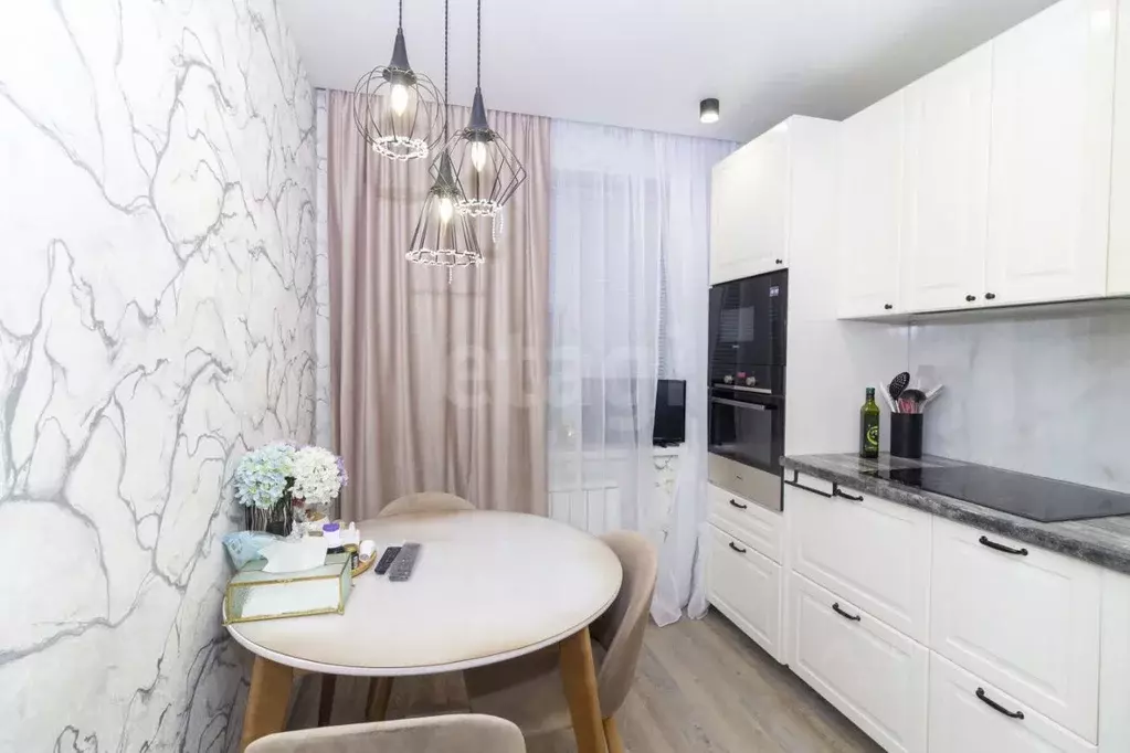 3-к кв. Тюменская область, Тюмень ул. Мельникайте, 128 (67.5 м) - Фото 1