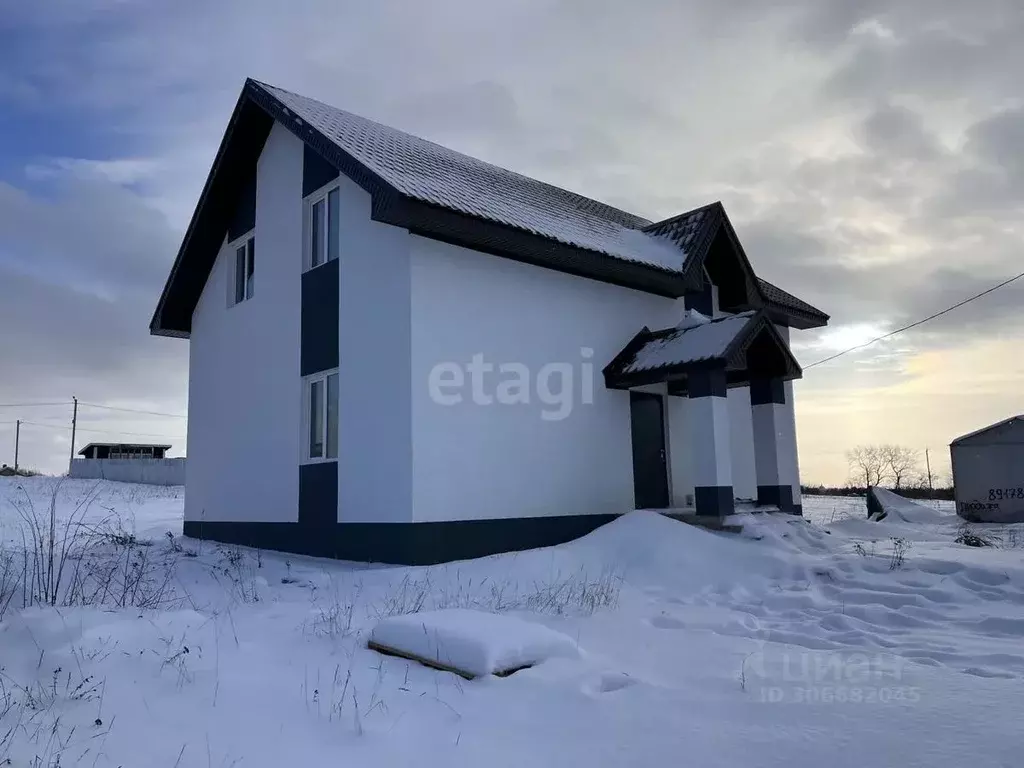 Дом в Башкортостан, Иглинский район, Акбердинский сельсовет, с. ... - Фото 0