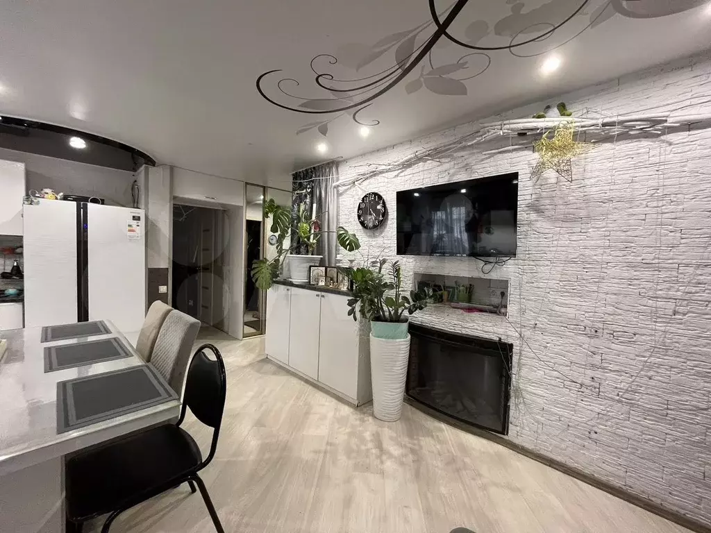 4-к. квартира, 77 м, 1/9 эт. - Фото 0