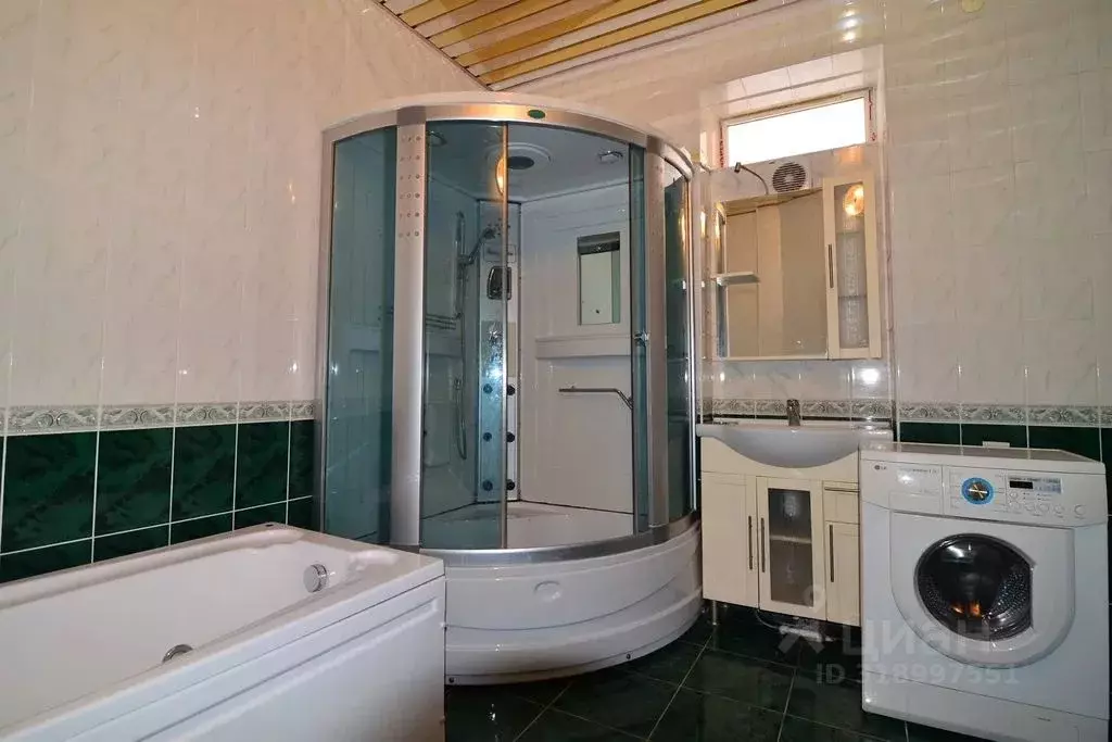 4-к кв. Краснодарский край, Геленджик Приморская ул., 24Б (200.0 м) - Фото 1