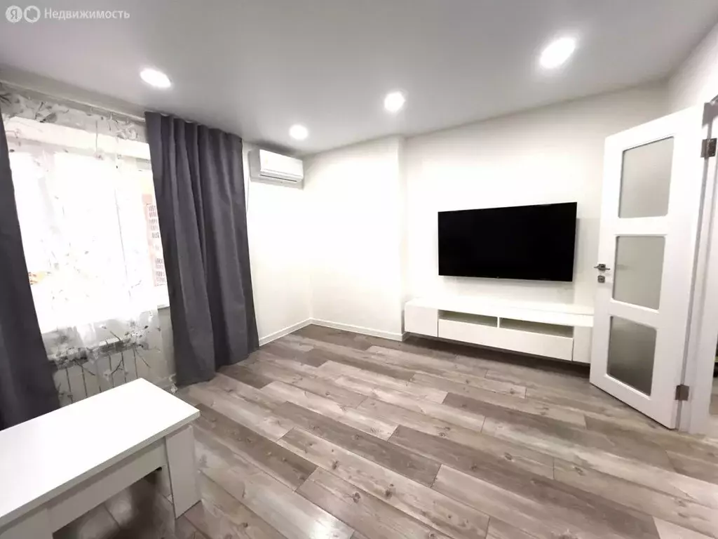 3-комнатная квартира: Казань, улица Тыныч, 1 (79.2 м) - Фото 1